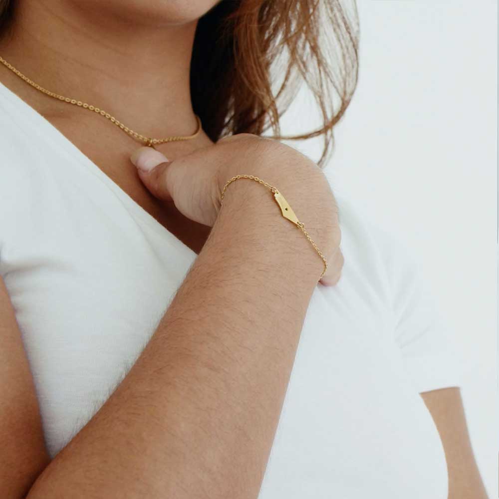 video|https://cdn.shopify.com/s/files/1/1420/4316/files/GoldILPBracelet.mp4?v=1600626650