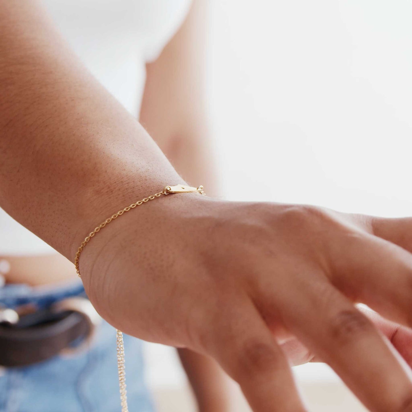 video|https://cdn.shopify.com/s/files/1/1420/4316/files/ILPgoldbracelet.mp4?v=1611988019