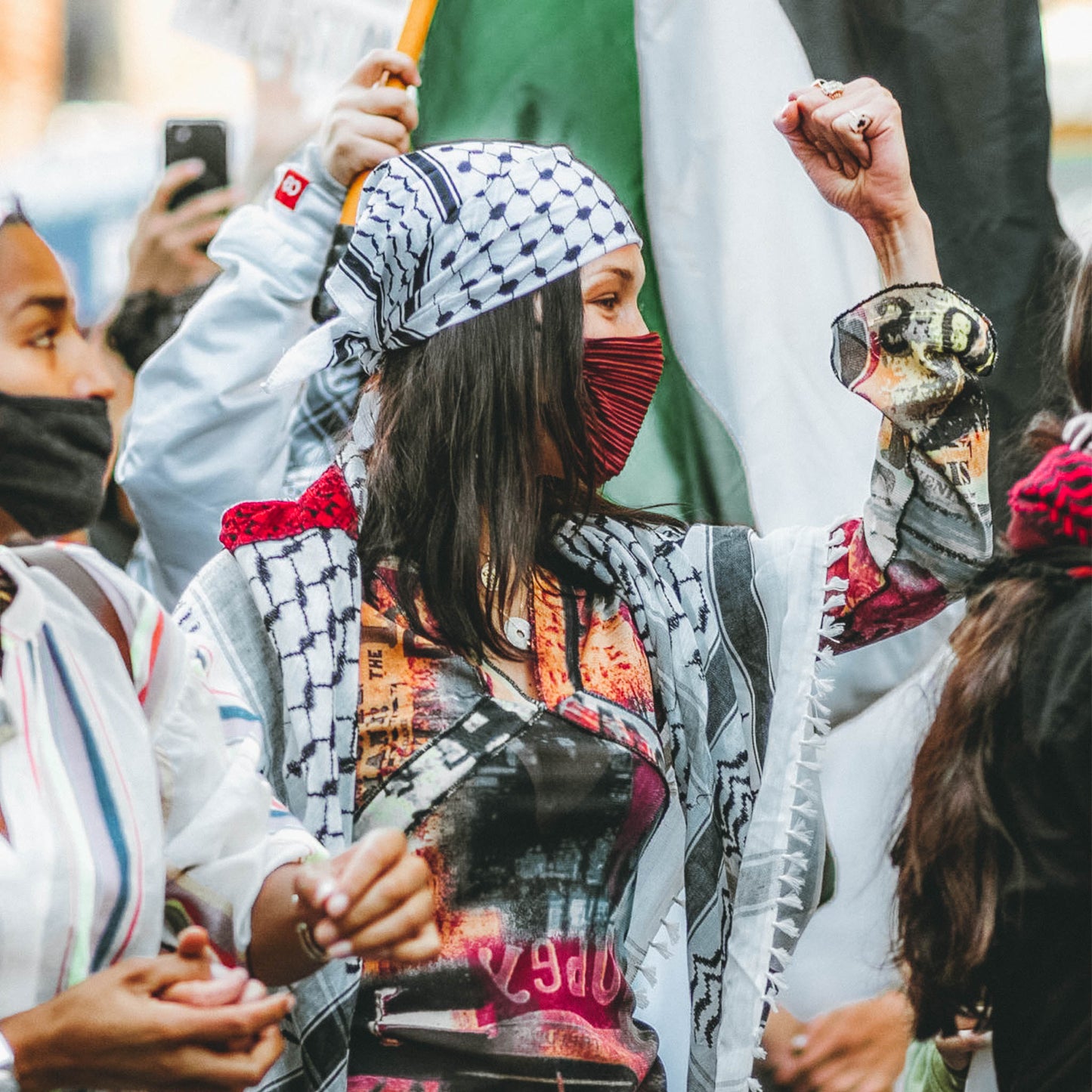 bella hadid keffiyeh